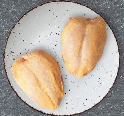 Pileća prsa s kožom i kostima