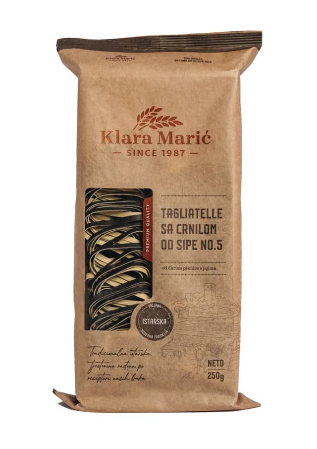 Tjestenina Tagliatelle s crnilom od sipe