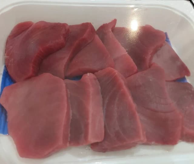 ŽUTOP. TUNA SASHIMI MAP ODREZ.