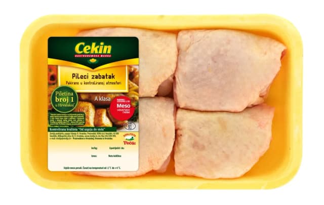 Pileći zabatak na podlošku smrznuto