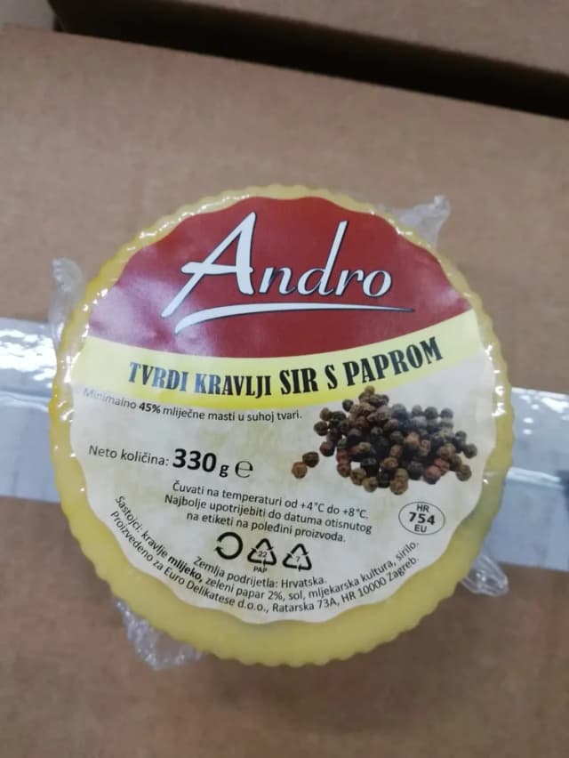 Sir tvrdi kravlji s paprom